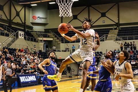 Men’s basketball on hot streak with fourth straight win